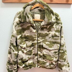 Altar’d State Camo Sherpa Zip Jacket – Cozy Soft Fleece – medium